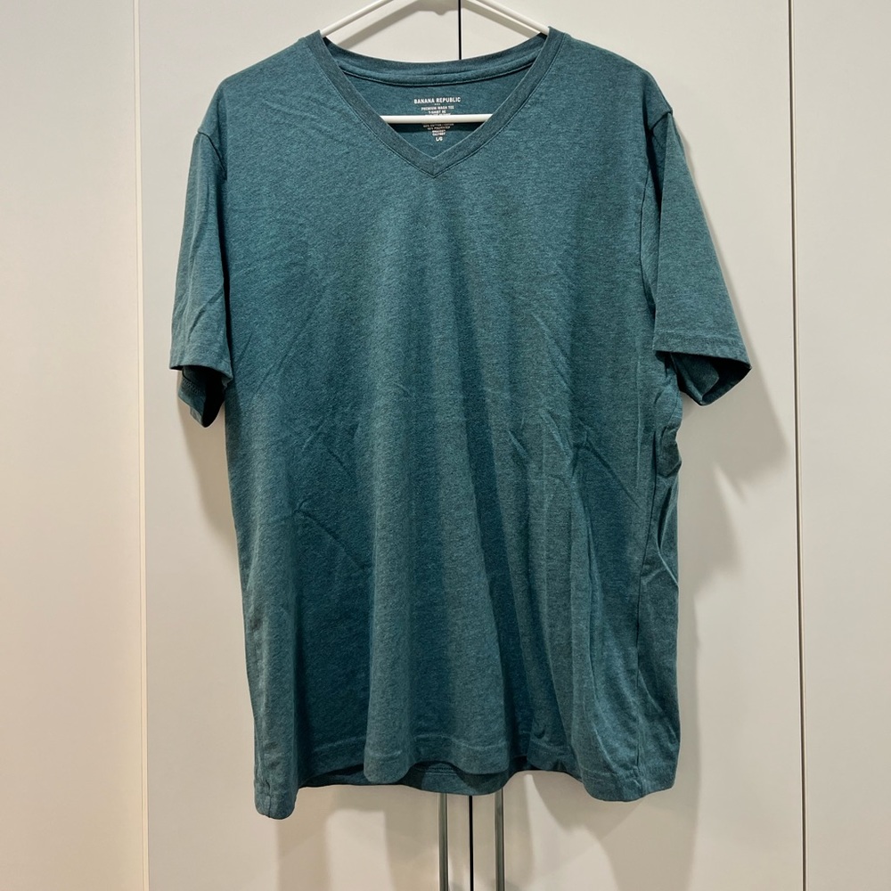 Banana Republic Men’s V-neck Shirt - Navy